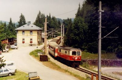 Ausfahrt Winterbach
Ausfahrt aus dem Bahnhof Winterbach in Richtung Mariazell
Schlüsselwörter: 1099.005, Winterbach