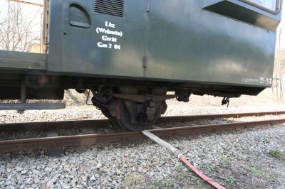 Der Schlauch auf den Gleisen
Bei der Probefahrt der 399.03 am 21.04.2006 kam es in Langschlag zu einem Vorfall.
Der gesamte Zug überrollte den über die Gleise verlegten Schlauch einer Baufirma, zum Trockenlagen einer Baugrube.
