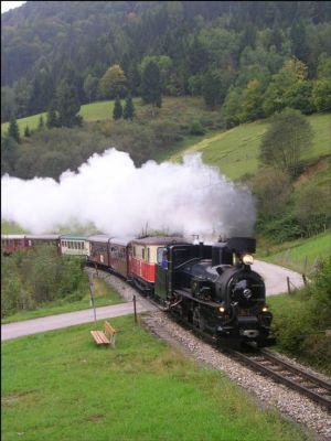 Panoramic Sonderzug
Da eine Reisegruppe die Trasse des Panoramic verwenden wollte, musste dieser am 2.Oktober 2005 mit einer 1099 verstärkt werden.
Schlüsselwörter: Mh.6 , 1099 , 1099 001 , Panoramic , Mariazellerbahn , MzB , Bergstrecke , Nordrampe