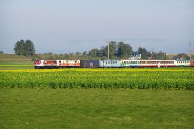 Sonderzug 95 Jahre Elektrischer Betrieb kurz nach Ober-Grafendorf
Schlüsselwörter: 1099 007 , 1099 013