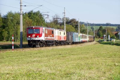 Sonderzug 95 Jahre Elektrischer Betrieb kurz nach Hofstetten
Schlüsselwörter: 1099 007 , 1099 013