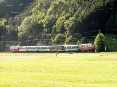 Wendezug auf der MzB
Regelmäßig war 2004 der 6840 ab Laubenbachmühle mit je einer 1099 vorne und am Zugschluß anzutreffen.
Schlüsselwörter: 1099 , Mariazellerbahn , MzB , Talstrecke