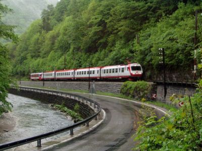 Katholikentag im Mai 2004
Ein weiterer Sonderzug, diesmal aus 4090+5090 gebildet, vor dem Schönautunnel.
Schlüsselwörter: 4090 , 5090 , Mariazellerbahn , MzB , Talstrecke , Schönautunnel , Katholikentag 2004