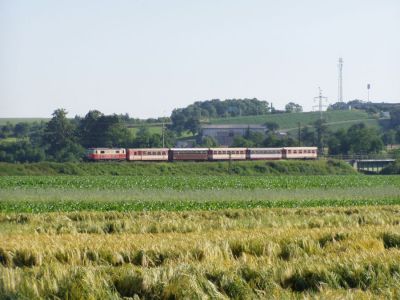 Morgenzug
Die 1099 008 mit dem 6835 Ötscherland kurz nach der Pielachbrücke.
Schlüsselwörter: 1099 , 1099 008 , Mariazellerbahn , MzB , Talstrecke , Völlerndorf