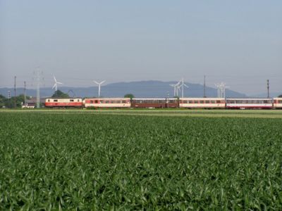 Windräder
1099 008 im Ebersdorferfeld, im Hintergrund dir Windkraftanlage in Haindorf
Schlüsselwörter: 1099 , 1099 008 , Mariazellerbahn , MzB , Talstrecke