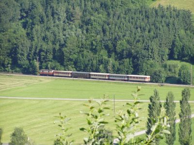 Blick von der Plambacheckerstraße auf die MzB zwischen Hofstetten und Mainburg.
Schlüsselwörter: 1099, Mariazellerbahn , Plambachek