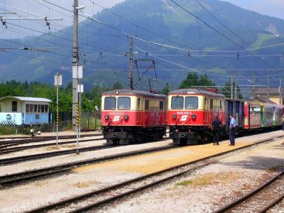 Bahnhof Mariazell
Die 1099 013 und die 010 warten in Mariazell auf weiter Befehle.
Schlüsselwörter: 1099 , 1099 010 , 1099 013 , Mariazellerbah , MzB , Bergstrecke , Mariazell