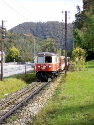 Bedarfshalt Steinklamm
1099 011 fährt durch die Haltestelle Steinklamm
Schlüsselwörter: 1099 , 011 , MzB , Talstrecke