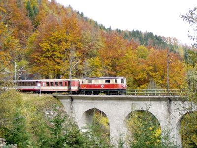 Herbststimmung
1099 011 mit dem 6841 auf dem Heugrabenviadukt.
Schlüsselwörter: 1099 , 011 , MzB , Bergstrecke