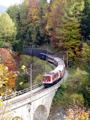 1099 007 fährt um die Mittagszeit wieder Richtung St.Pölten.
Hier am Heugrabenviadukt.
Schlüsselwörter: 1099 , 007 , MzB , Bergstrecke