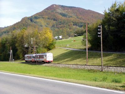 Sonnenbad bei Kirchberg
2fach 5090 als 6843 vor Kirchberg.
Schlüsselwörter: 5090 , MzB , Talstrecke