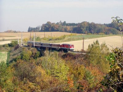 2095 011
Die frisch lackierte 2095 011 mit dem 6807 auf der Matzersdorfer Brücke.
Schlüsselwörter: 2095 , MzB , Talstrecke