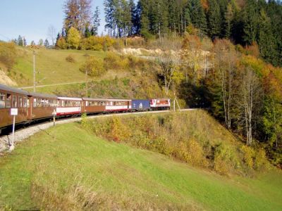 Morgens Richtung Winterbach
1099 007 auf der mittleren Trasse, unterhalb von Winterbach.
Schlüsselwörter: 1099 , 007 , MzB , Bergstrecke