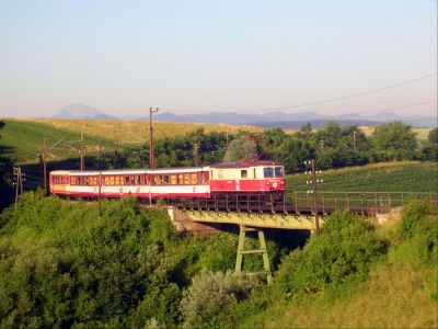 Morgenstimmung in Matzersdorf
1099 001 mit dem 6804 Richtung St.Pölten
Schlüsselwörter: 1099 , 1099 001 , Mariazellerbahn , MzB , Talstrecke , Matzersdorf