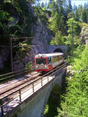 2x 5090 im Gebirge
Ein Doppel-5090 in den Zinken.
Schlüsselwörter: 5090 , MzB , Mariazellerbahn , Bergstrecke , Zinken , Erlaufklausetunnel