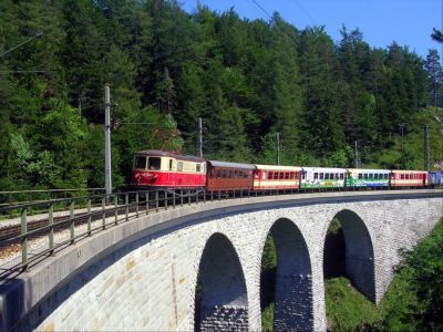 1099.02 am Saugraben
Die 1099.02 mit dem 6834 Ötscherland auf dem Saugrabenviadukt.
Schlüsselwörter: 1099 , 1099.02 , Mariazellerbahn , MzB , Bergstrecke , Saugrabenviadukt