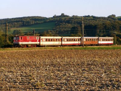 2095 auf der Talstrecke
Auch 2095er sind auf der Talstrecke anzutreffen, hier bei Klangen.
Schlüsselwörter: 2095 , Mariazellerbahn , MzB , Talstrecke , Klangen