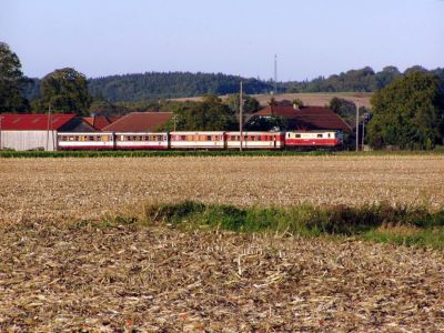 Herbststimmung
1099 004 fährt durch die bereits abgedroschenen Maisfelder bei Wantendorf.
Schlüsselwörter: 1099 004, 1099 , Mariazellerbahn , MzB , Talstrecke