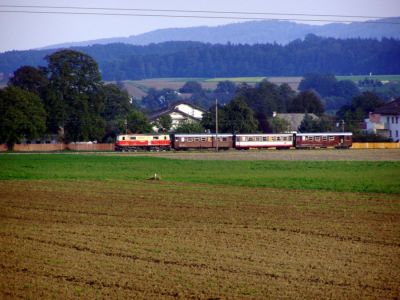 In der Ebene
1099 001 mit einem 3 Wagenzug zwischen Klangen und Ober-Grafendorf.
Schlüsselwörter: 1099 , 1099 001, MzB , Mariazellerbahn , Talstrecke