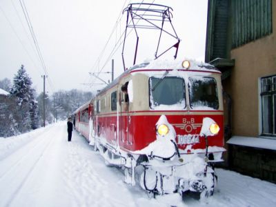 Schneeverwehung
Die 1099.14, durch den vielen Schneefall sichtlich winterlich verziehrt.
Schlüsselwörter: 1099 , 1099.14 , Mariazellerbahn , MzB , Talstrecke , Loich , Winter