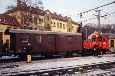 Alles schon Geschichte...
Post wird auf der MzB keine mehr befördert und die 2092 001-3 wurde nach einigen Jahren als "Lokdenkmal" in Puchenstuben, nach Deutschland verkauft.
Schlüsselwörter: Mariazellerbahn , St. Pölten Alpenbahnhof , 2092 , Post