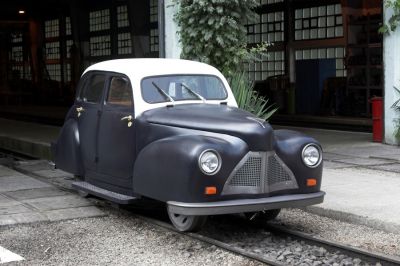 Schienenautos waren in Osteuropa weit verbreitet. Auch hier gibt es ein sehr schön restauriertes Exemplar zu sehen.
Schlüsselwörter: Budapest , Kindereisenbahn , Schienenauto