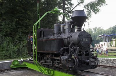 Und noch einmal die 490.056 von vorne.
Schlüsselwörter: Budapest , Kindereisenbahn , MAV ,  490 , Drehscheibe