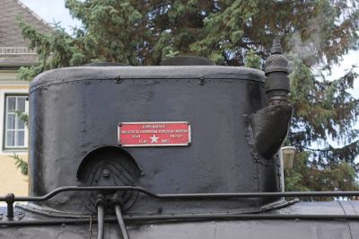 Die in den 40er-Jahren des 20. Jahrhunderts von Djuro Djakovic in Slawonski Brod gebaute letzte Serie der Reihe 83 erhielt eine gemeinsame Verkleidung für Dampfdom und Sandbehälter, ein Konstruktionsmerkmal, das allerdings nicht unbedingt positiv zum optischen Erscheinungsbild dieser Serie beitrug.
Schlüsselwörter: Feistritztalbahn , Weiz , 83