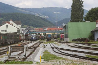 Überblick über den Bahnhof Weiz, im Hintergrund ist der "Blaue Blitz" erkennbar, der mit einer Sonderfahrt auf die StLB-Strecke kam.
Schlüsselwörter: Feistritztalbahn , Weiz