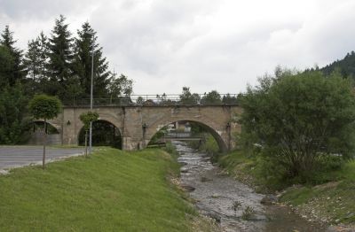 Hinter Birkfeld ging es einst weiter nach Ratten. Die Trasse, auf der heute ein Radweg verläuft, querte hier die Feistritz auf einem Viadukt.
Schlüsselwörter: Feistritztalbahn , Birkfeld