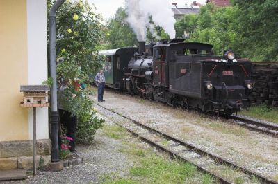 Auf der Rückfahrt wird wieder ein kurzer Aufenthalt in Anger eingelegt.
Schlüsselwörter: Feistritztalbahn , 83 , Anger