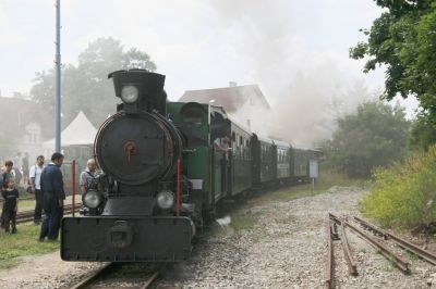 100.13 in Heidenreichstein
100.13 am Zugschluss, vorne führt die Gastlok 399.01
Schlüsselwörter: Waldviertel , Heidenreichstein , 100.13