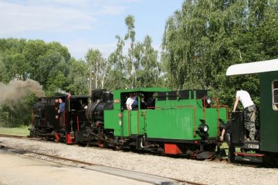 WSV-Doppel
Bei der Rückfahrt von der Fahrzeugparade in Alt Nagelberg nach Heidenreichstein leistet 170.1 Vorspann vor der 100.13
Schlüsselwörter: Waldviertel , Alt Nagelberg , 100.13 , 170.1 , Vorspann