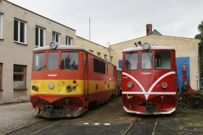 TU47 in Jindrichuv Hradec
Vor der Lokremise haben zwei TU47 in unterschiedlichem Anstrich Aufstellung genommen.
Schlüsselwörter: JHMD , Südböhmen , TU47 , Jindrichuv Hradec