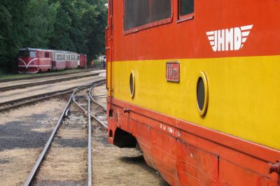 Impressionen
Ein Blick vom Lokschuppen zum abfahrbereiten Zug nach Nova Bistrice
Schlüsselwörter: JHMD , TU47 , Jindrichuv Hradec