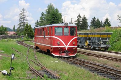 TU47 018 und Schotterwagen
TU47 018 beim Umsetzen in Nova Bistrice, die Schotterwagen auf dem Nebengleis kommen bei den Oberbauarbeiten entlang der Strecke zum Einsatz.
Schlüsselwörter: JHMD , TU47 , Nova Bistrice