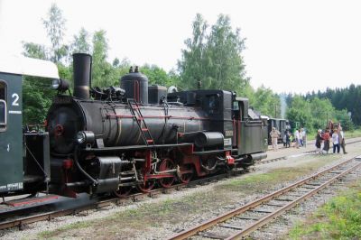 Anschlusszug
Gleich geht es weiter in Richtung Gmünd. Auf dem vierten Gleis steht der gleichzeitig angekommenen Zug aus Heidenreichstein.
Schlüsselwörter: Waldviertel , Alt Nagelberg , 399