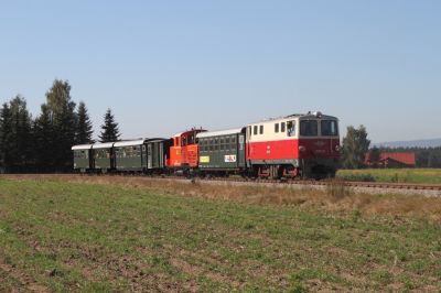 Fotosonderzug mit 2095.05 und 2091.09 bei Breitensee.
Schlüsselwörter: Waldviertel , Nordast , 2091 , Breitensee