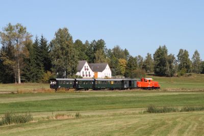 Südlich von Brand führt die Strecke an einem typischen Waldviertler Gehöft vorbei.
Schlüsselwörter: Waldviertel , Nordast , 2091 , Brand