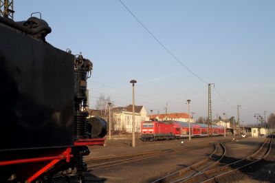 Lößnitzgrundbahn
Begegnung zwischen normalspurigem Nahverkehr und Lößnitzgrundbahn im Bhf. Radebeul Ost.
Schlüsselwörter: Lößnitzgrundbahn , Radebeul