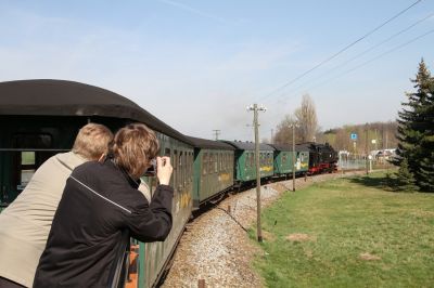 Lößnitzgrundbahn
An diesem strahlend schönen Frühlingstag ist die Fahrt im offenen Aussichtswagen ein besonderer Genuss.
Schlüsselwörter: Lößnitzgrundbahn , Aussichtswagen