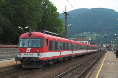 4010 019-0 hat von Wien kommend Mürzzuschlag erreicht, eine der letzten mit 4010 geführten Leistungen über den Semmering nach Wien.
