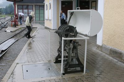 Das Perronstellwerk in Tamsweg erfüllt auch heute noch zu aller Zufriedenheit seine Funktion.
Schlüsselwörter: Murtalbahn , Tamsweg , Perronstellwerk