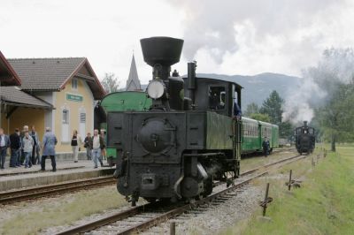 Lok 6 und S12 beim Umsetzen in Frojach-Katschtal
Schlüsselwörter: Murtalbahn , S12 , Z6 , Frojach - Katschtal