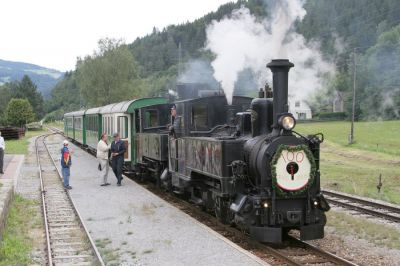 Die Loks stehen nun wieder "richtig" am Zug, es führt als Jubilarin die 100jährige S12
Schlüsselwörter: Murtalbahn , S12 , Z6 , Frojach - Katschtal