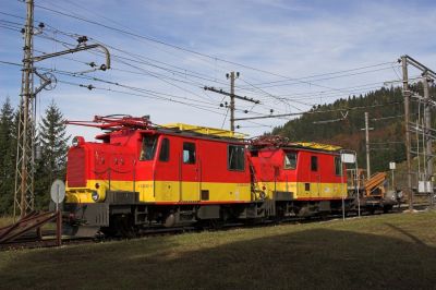 Turmwagenrätsel
Der linke Turmwagen unterscheidet sich vom rechten durch...? Fehler? 
Schlüsselwörter: Mariazellerbahn , Bergstrecke , Südrampe , 1099 , Annaberg , Turmwagen