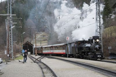 Einfahrt des Sonderzuges zur Präsentation der Mh.6 in H0e in Laubenbachmühle
Schlüsselwörter: Mariazellerbahn , MzB , Mh.6 , Laubenbachmühle