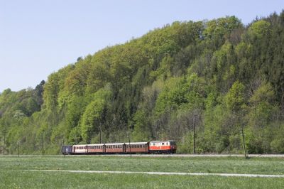 6832
Zwischen Weinburg und Hofstetten-Grünau ist hier der 6832 in Richtung St. Pölten unterwegs.
Schlüsselwörter: Mariazellerbahn , MzB , 1099