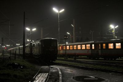 Auch wenn es am Rande noch finster ist, hat auf der "Alm" doch schon rege Betriebsamkeit eingesetzt.
Schlüsselwörter: Mariazellerbahn , MzB ,  Papstbesuch , St. Pölten , Ötscherbär