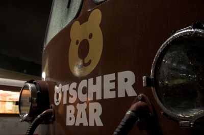 Noch schläft der "Ötscherbär"...
Schlüsselwörter: Mariazellerbahn , MzB , 1099 , Papstbesuch , Ötscherbär